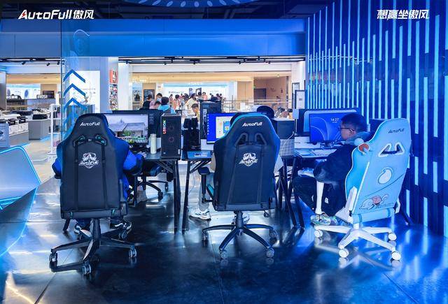 式体验：傲风电竞椅门店的场景化创新PG电子麻将胡了2模拟器打造沉浸(图4)