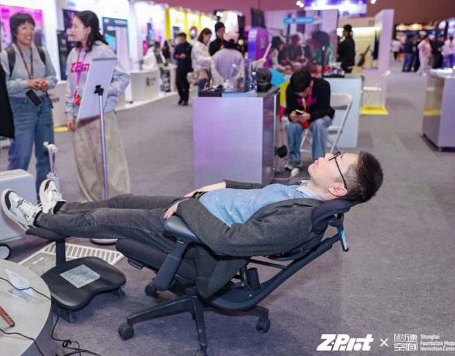 清闲动态人机工学椅凭黑科技成热门产品PG麻将胡了试玩首届西岸科技嘉年华：(图3)