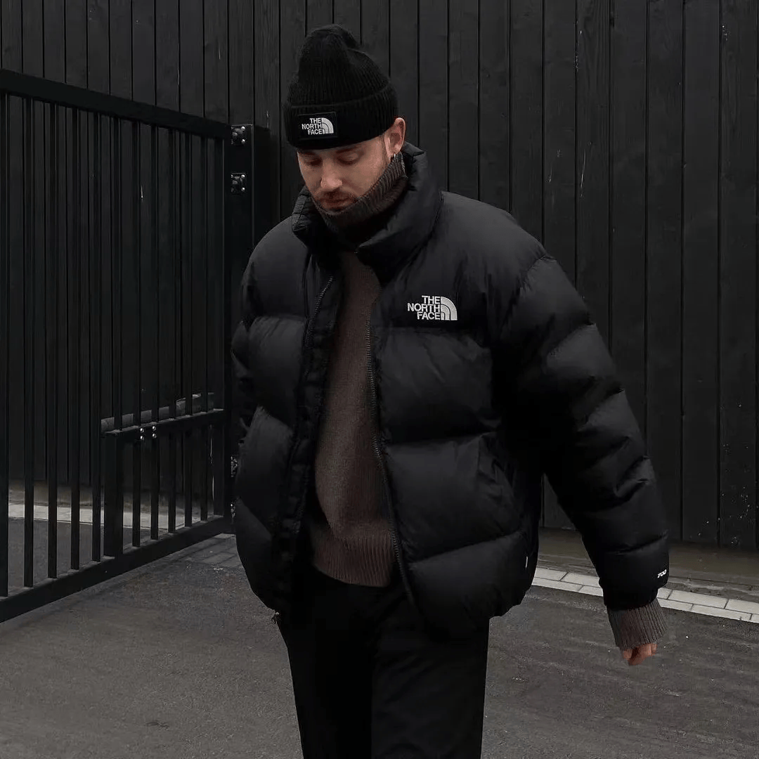 羽绒服又轻又暖还防水防污怎么搭都帅炸街！麻将胡了网址新文案 潮人、明星都在穿的(图6)