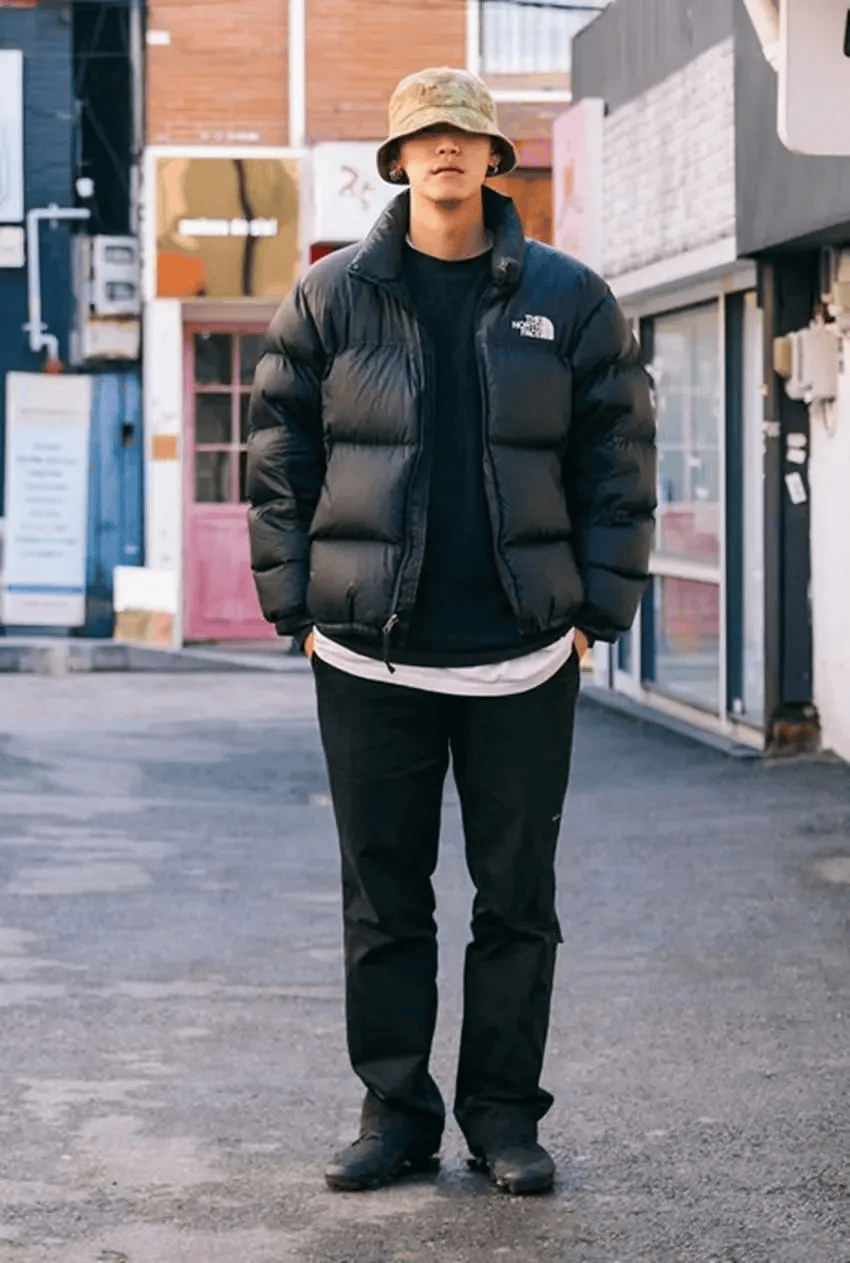 羽绒服又轻又暖还防水防污怎么搭都帅炸街！麻将胡了网址新文案 潮人、明星都在穿的(图10)