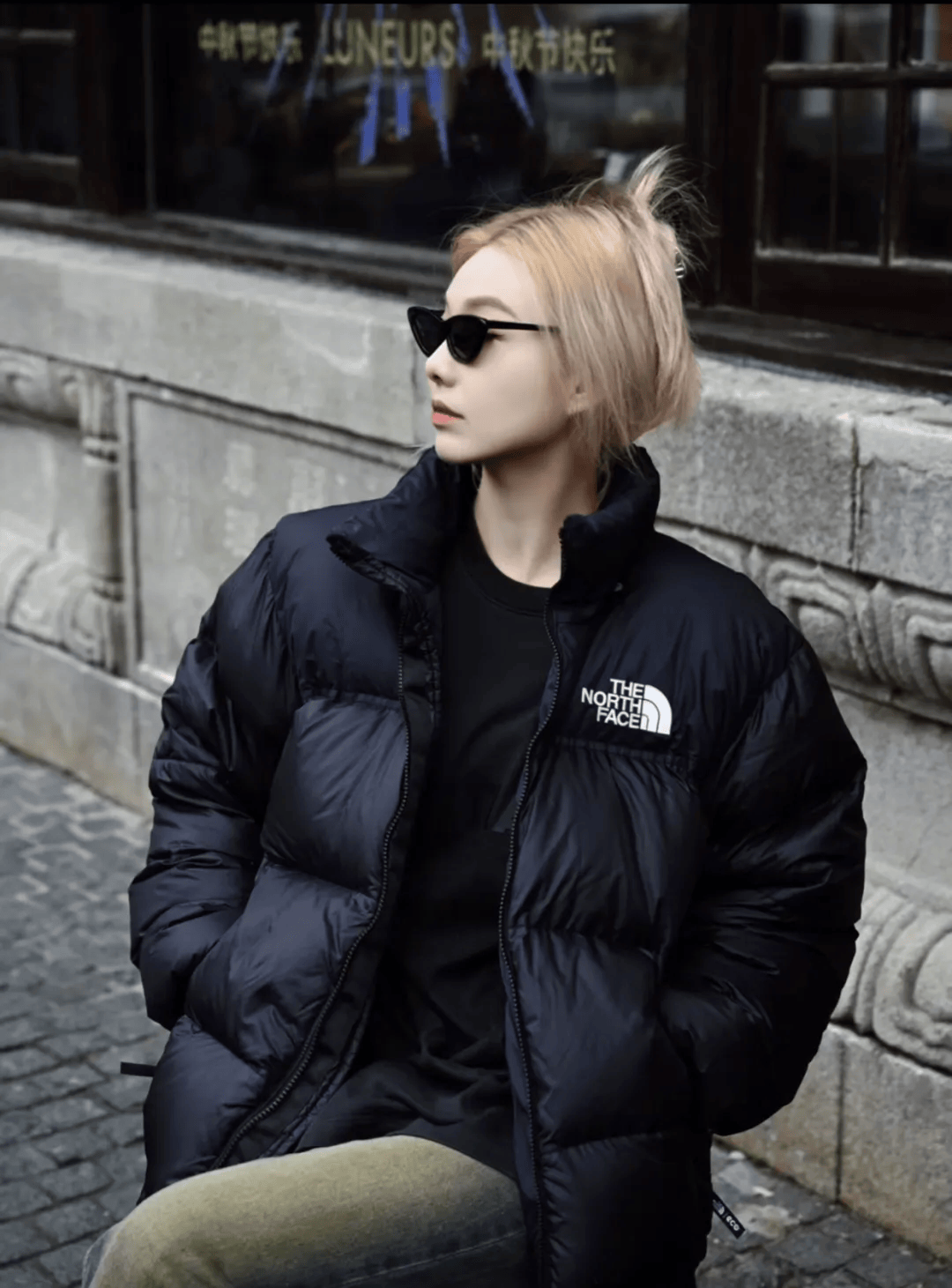 羽绒服又轻又暖还防水防污怎么搭都帅炸街！麻将胡了网址新文案 潮人、明星都在穿的(图17)