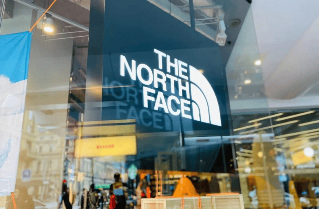 羽绒服又轻又暖还防水防污怎么搭都帅炸街！麻将胡了网址新文案 潮人、明星都在穿的(图19)