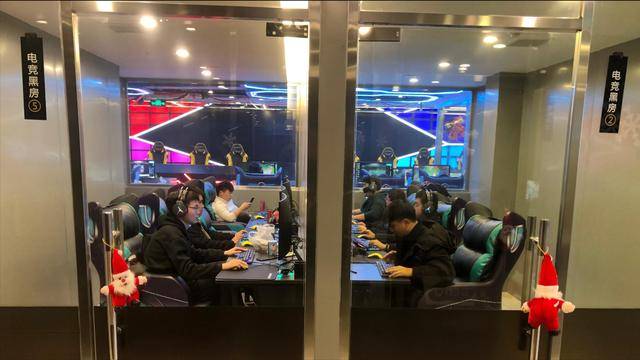 乎“消失”的网吧为何忽然复活了？麻将胡了2从人满为患到接连倒闭几(图2)