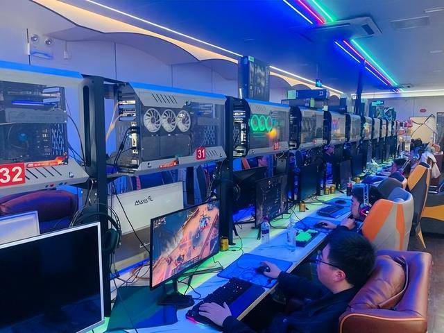 乎“消失”的网吧为何忽然复活了？麻将胡了2从人满为患到接连倒闭几(图10)